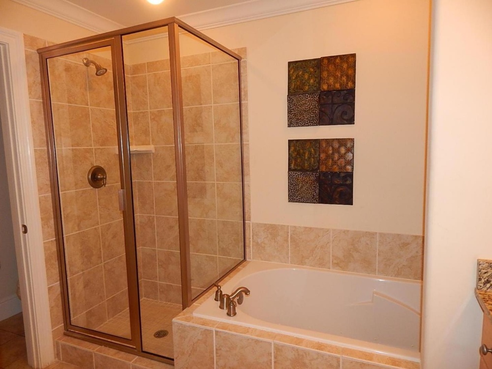 303 Holiday Isle Main image